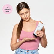 milk-shake-lifestyling-medium-hold-gel-in-use